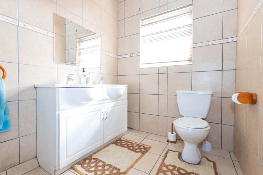 4 Bedroom Property for Sale in Windsor Park Western Cape